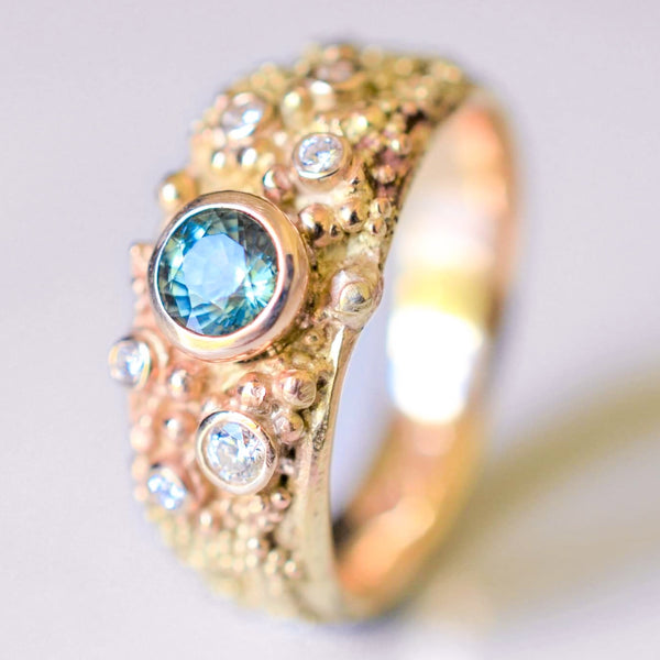 Sapphire Rockpool Ring in 18ct Yellow Gold